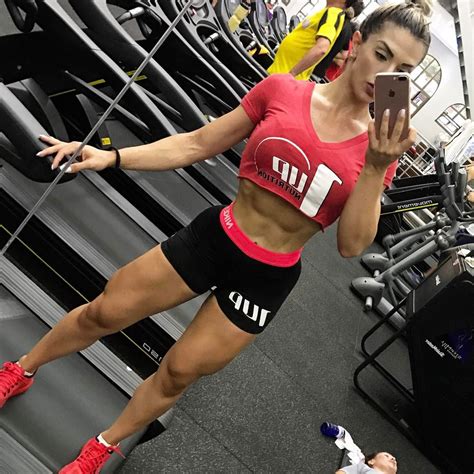 roberta zuniga measurements.